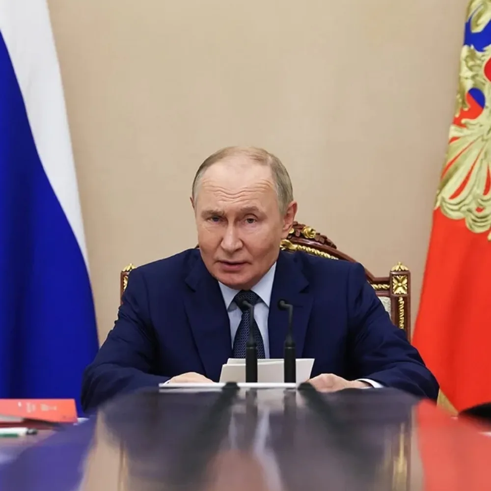 Путин ужесточил требования к Украине после отказа США от "духа Анкориджа", пишет Bloomberg