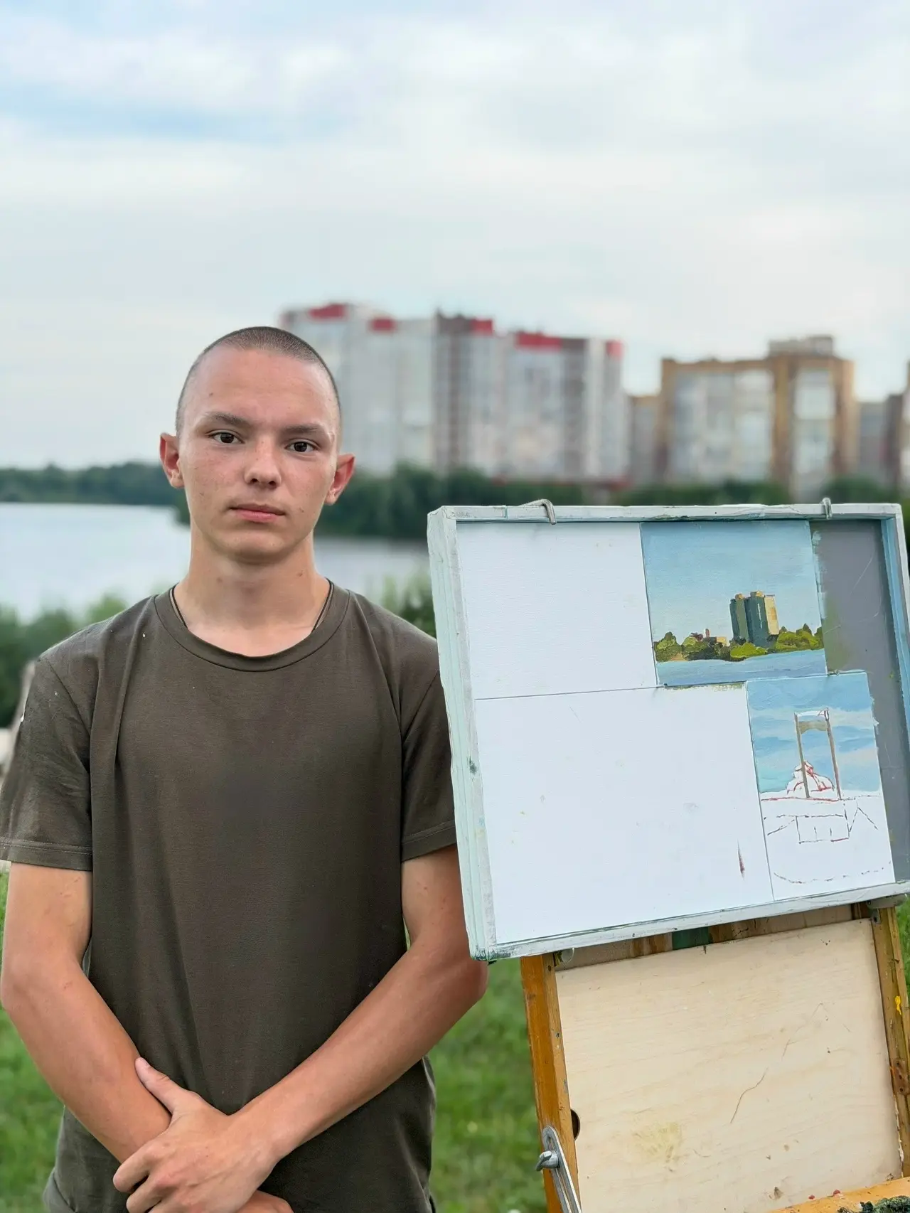 Студент Йошкар-Олинского художественного училища выбрал городскую набережную в качестве...