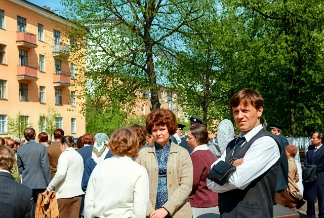 Замечательный Владимир Ельцов реставрировал фотографии с первомайской демонстрации в Са...