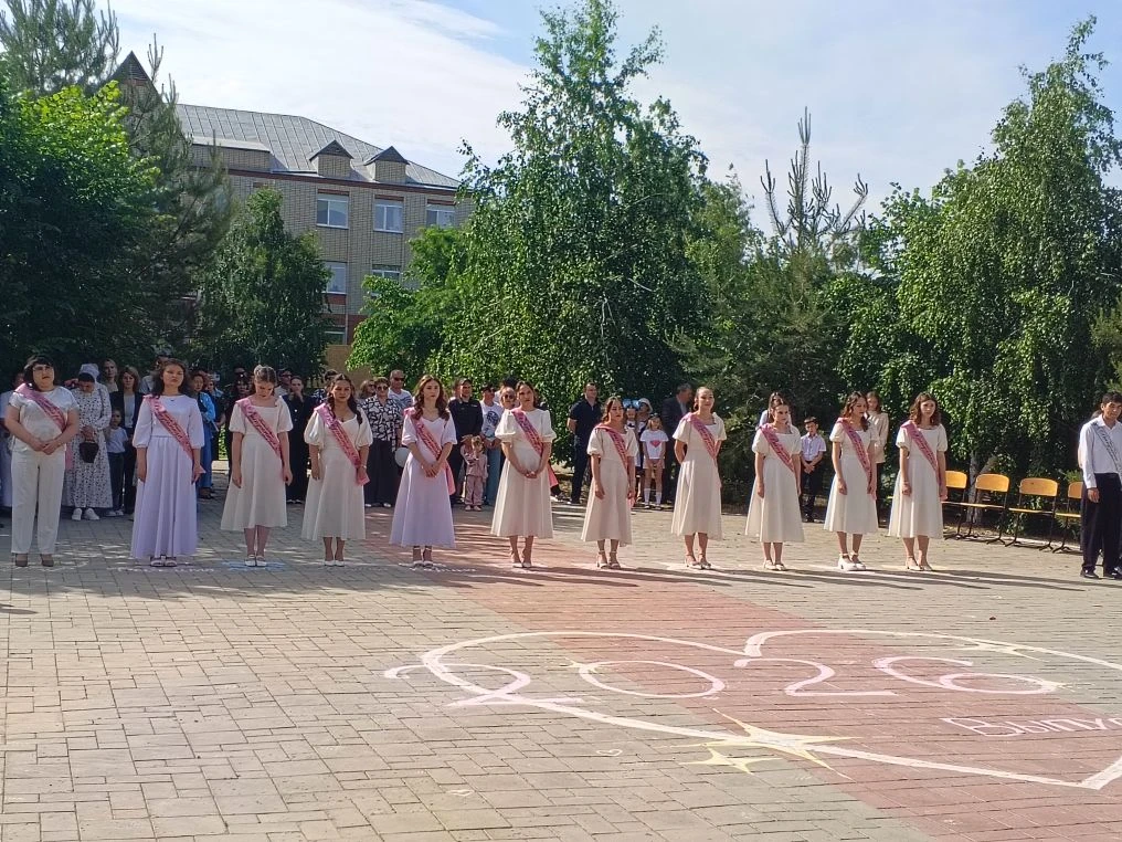 ✨ Последний звонок — начало большого пути!