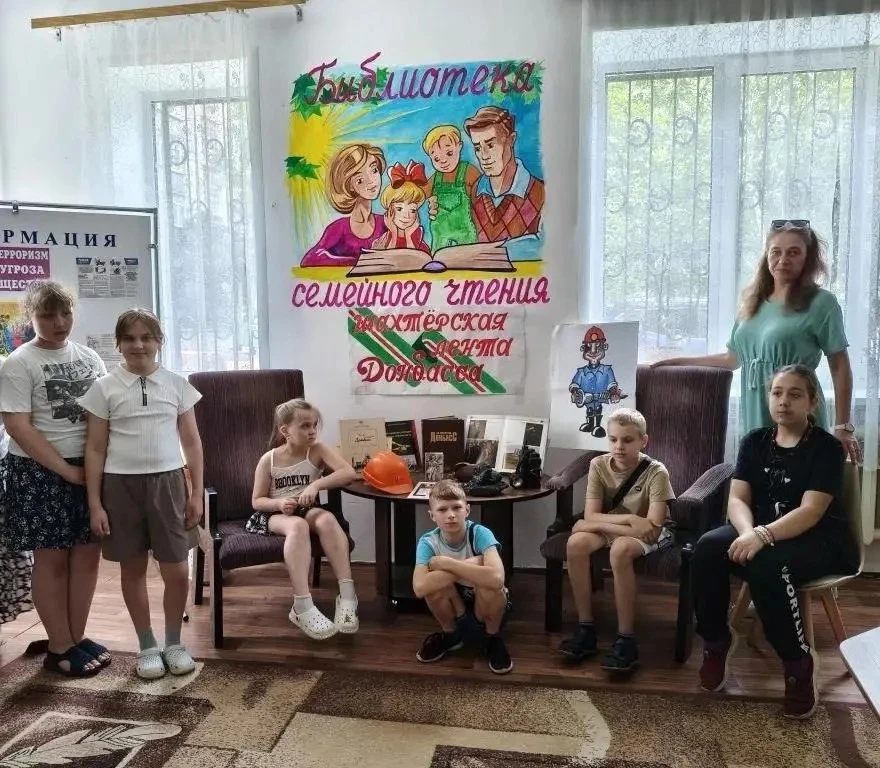 Сегодня, в библиотеке-филиале №2, к предстоящему празднику прошел краеведческий лектори...