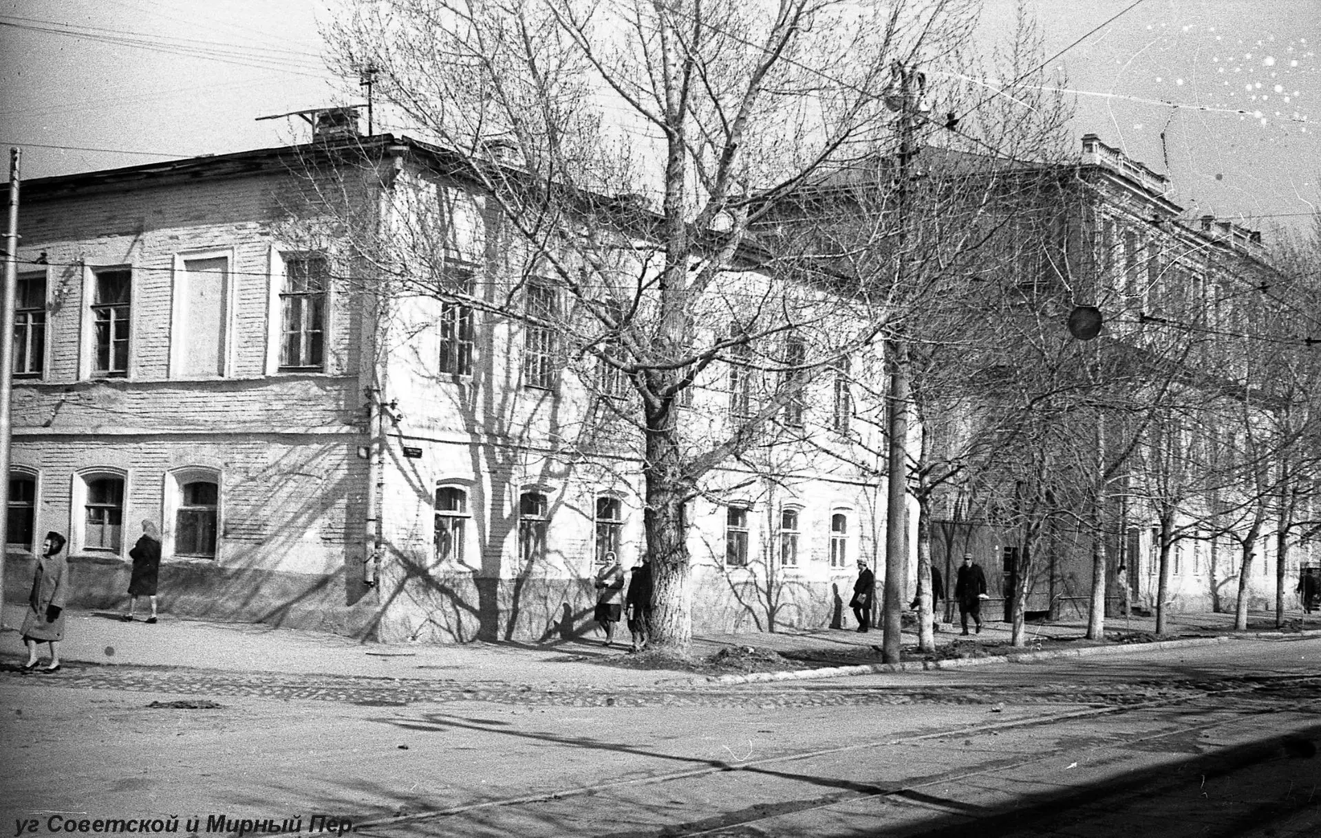 Угол Советской и Мирного переулка. 1966 г.