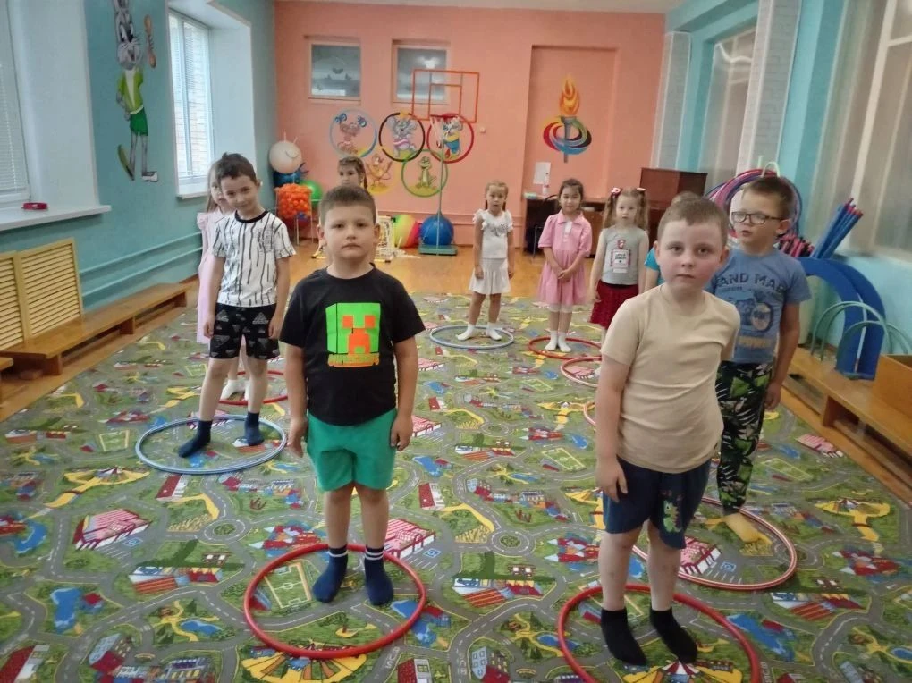 🌧️Когда на улице дождь☔

💪Будем  спортом  заниматься!
Закаляйся, детвора!
В  добрый  час! Физкульт