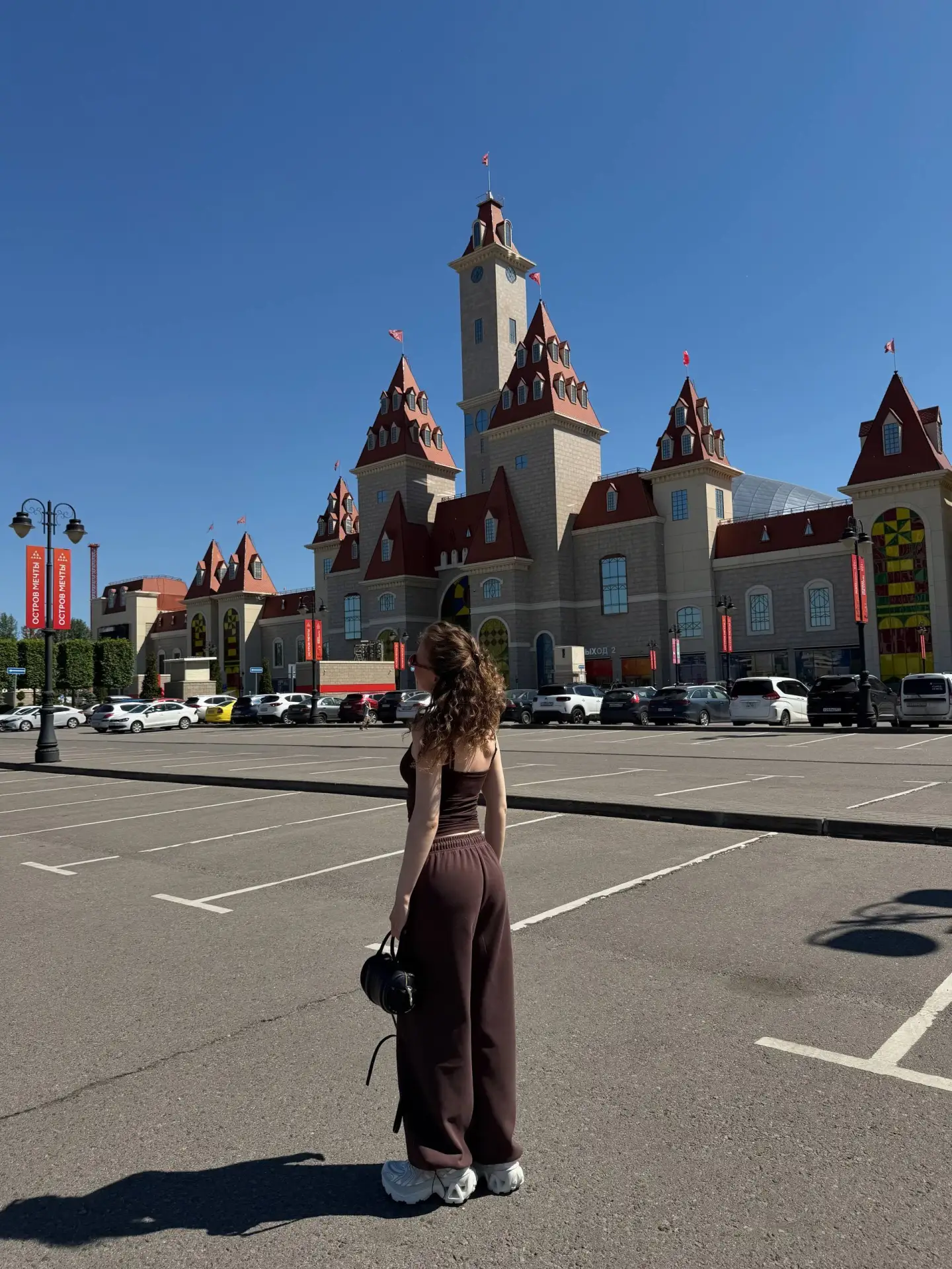 приехать в самый большой крытый парк аттракционов после такого пешего трипа в 100.000 шагов - могу, 