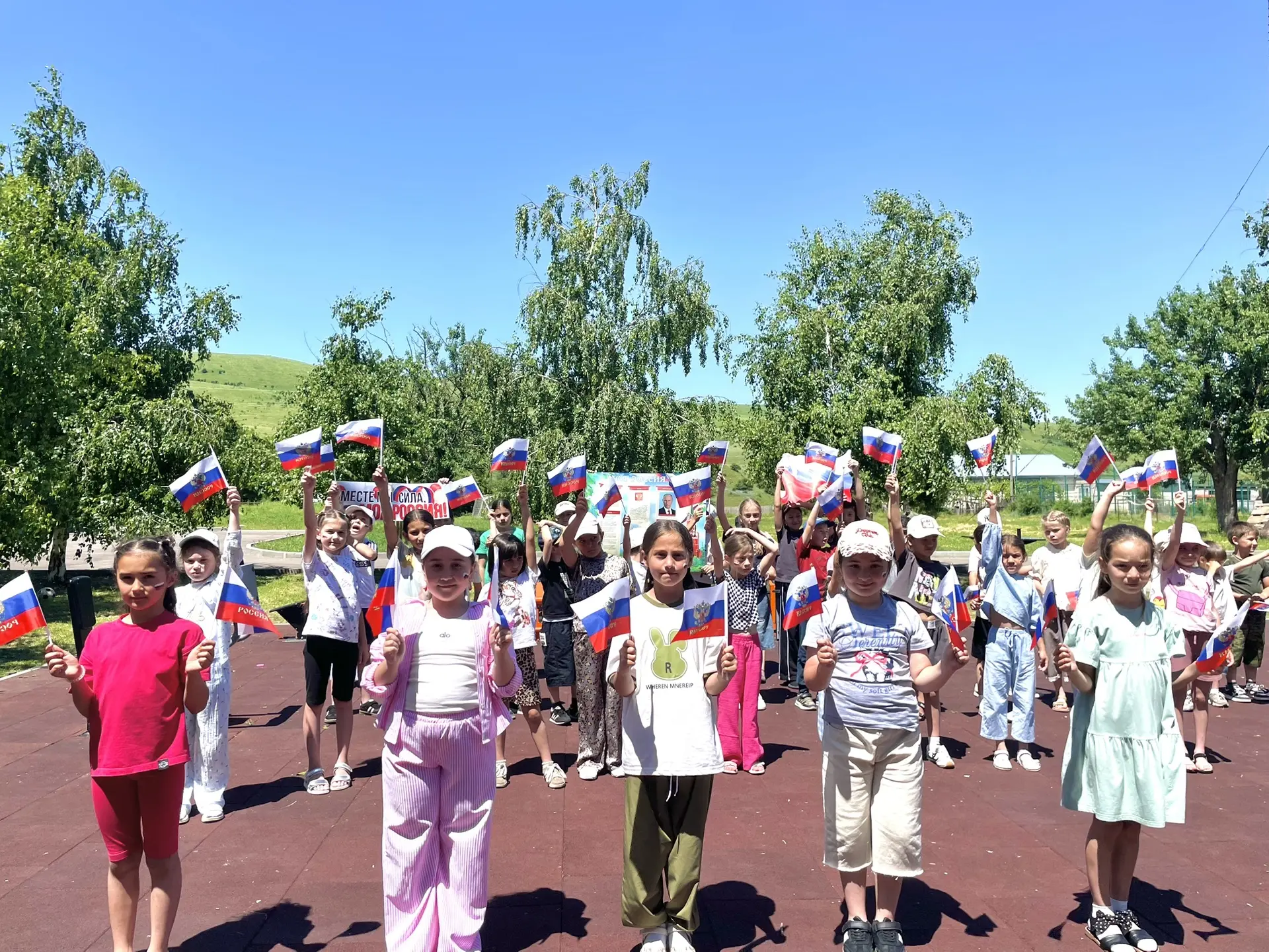 🔔 С Днём России!🇷🇺
В нашем пришкольном лагере ☀ "Солнышко" прошёл насыщенный и праздничный день, 