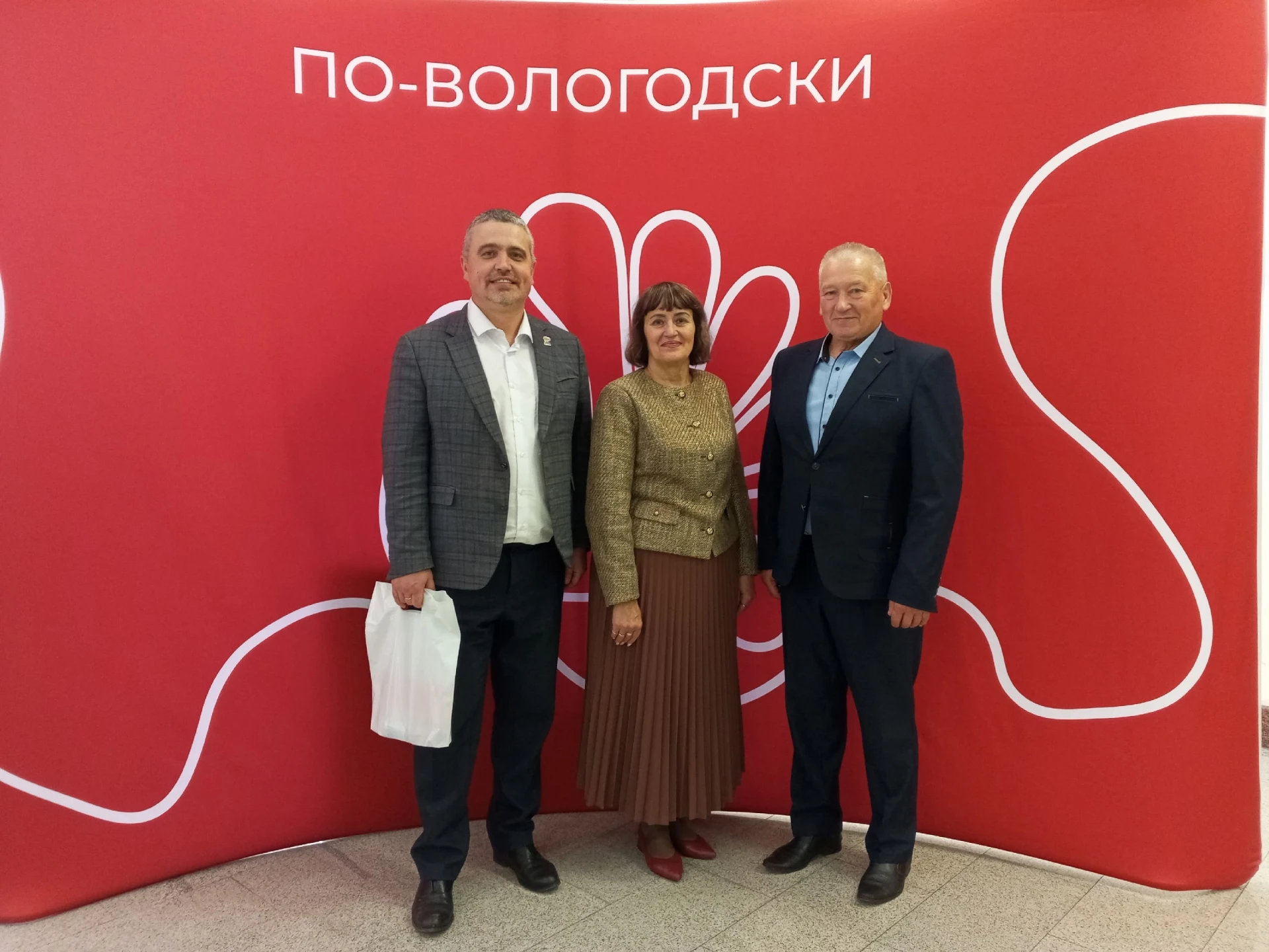 Сегодня областная столица стала местом притяжения активистов со всего региона. Делегаци...