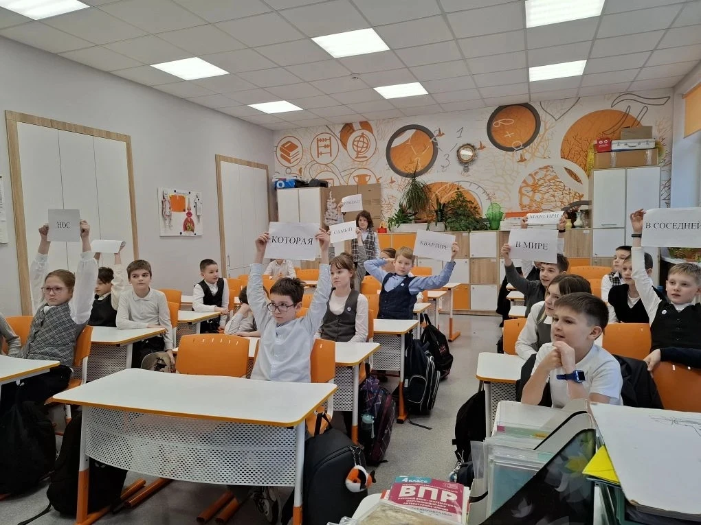 В гостях у 4 «А» — настоящий поэт! 📚✨  2 марта в 4 "А"  классе произошло по-настоящему волшебное соб