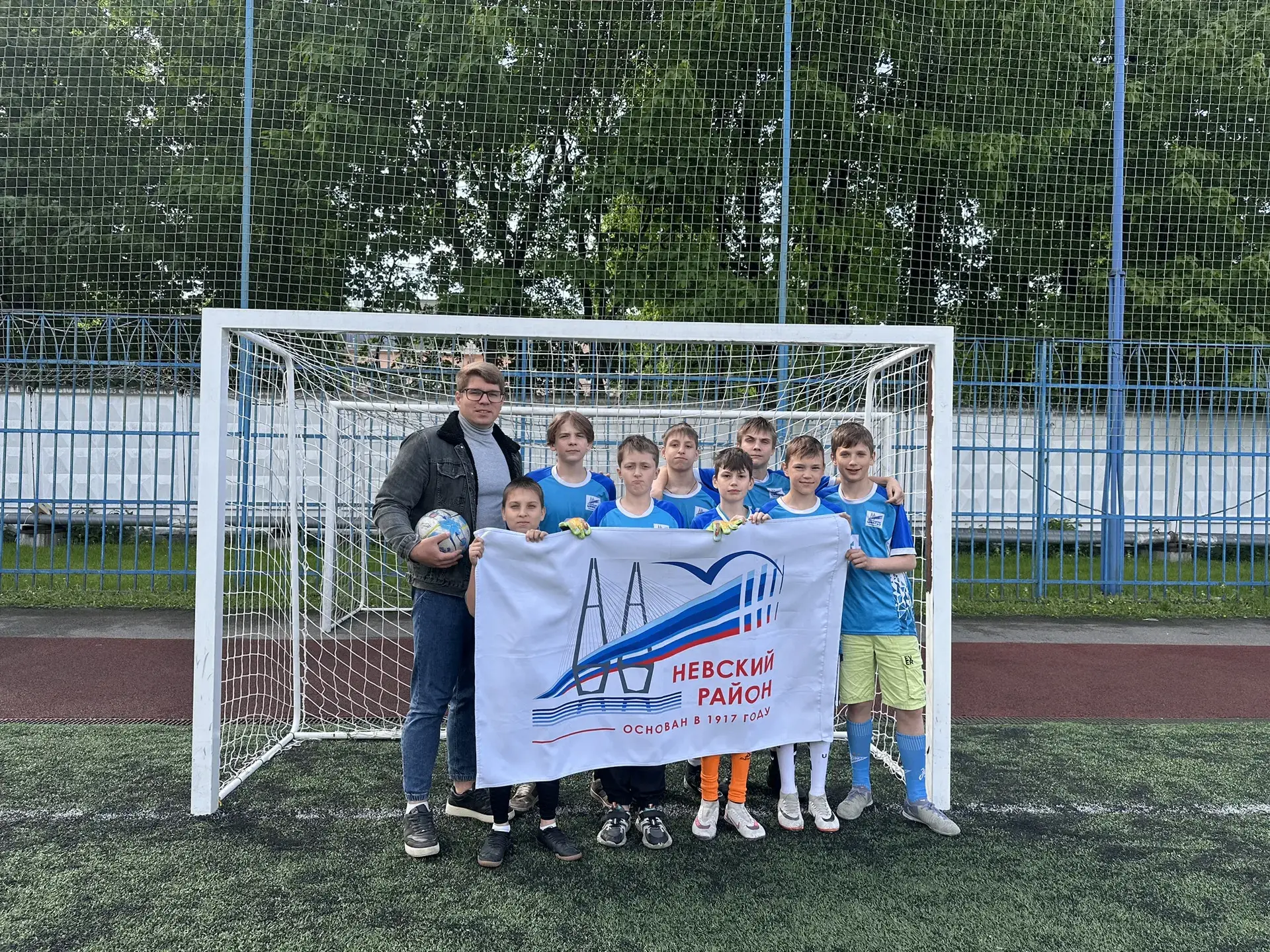 Поздравляем наших чемпионов! 

Закончился учебный год, а наши спортивные достижения не заканчиваются