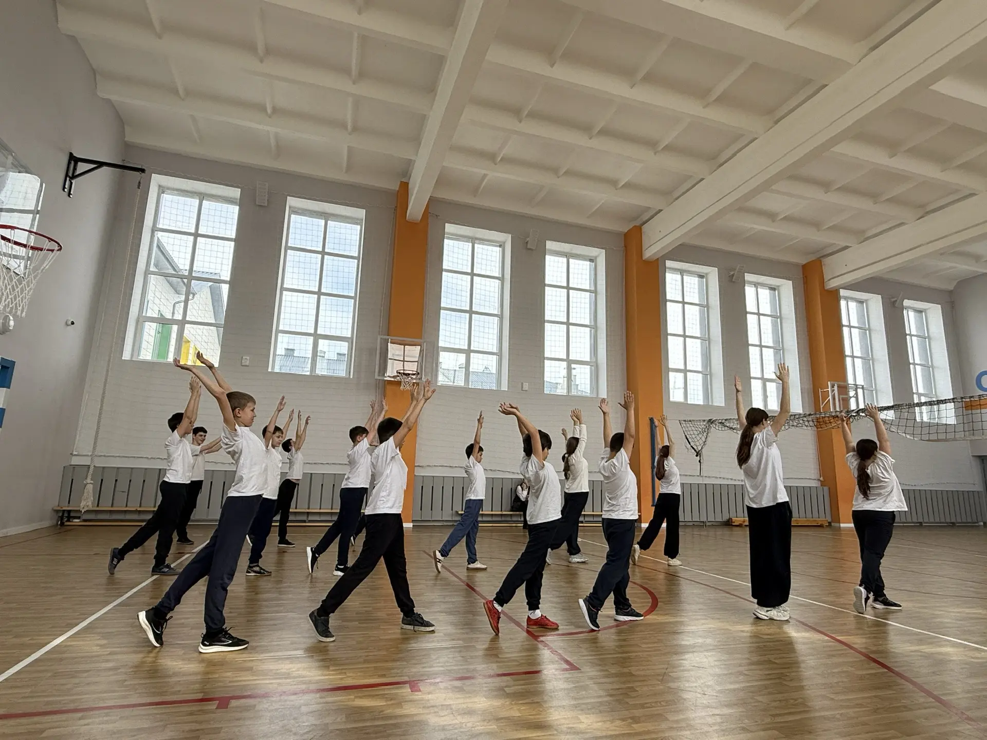 🎉 Ура! Сегодня, 7 апреля, вся страна отмечает День здоровья! 🥳  А в 6️⃣ «Б» классе этот праздник про