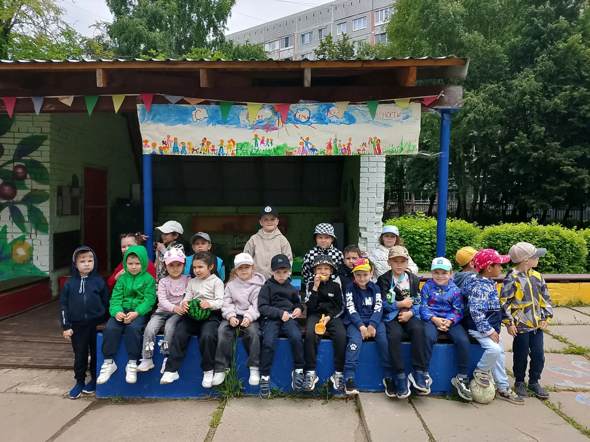 Делимся с вами яркими моментами нашего дня!
Сегодня в группе «Ягодка» прошел чудесный и светлый праз