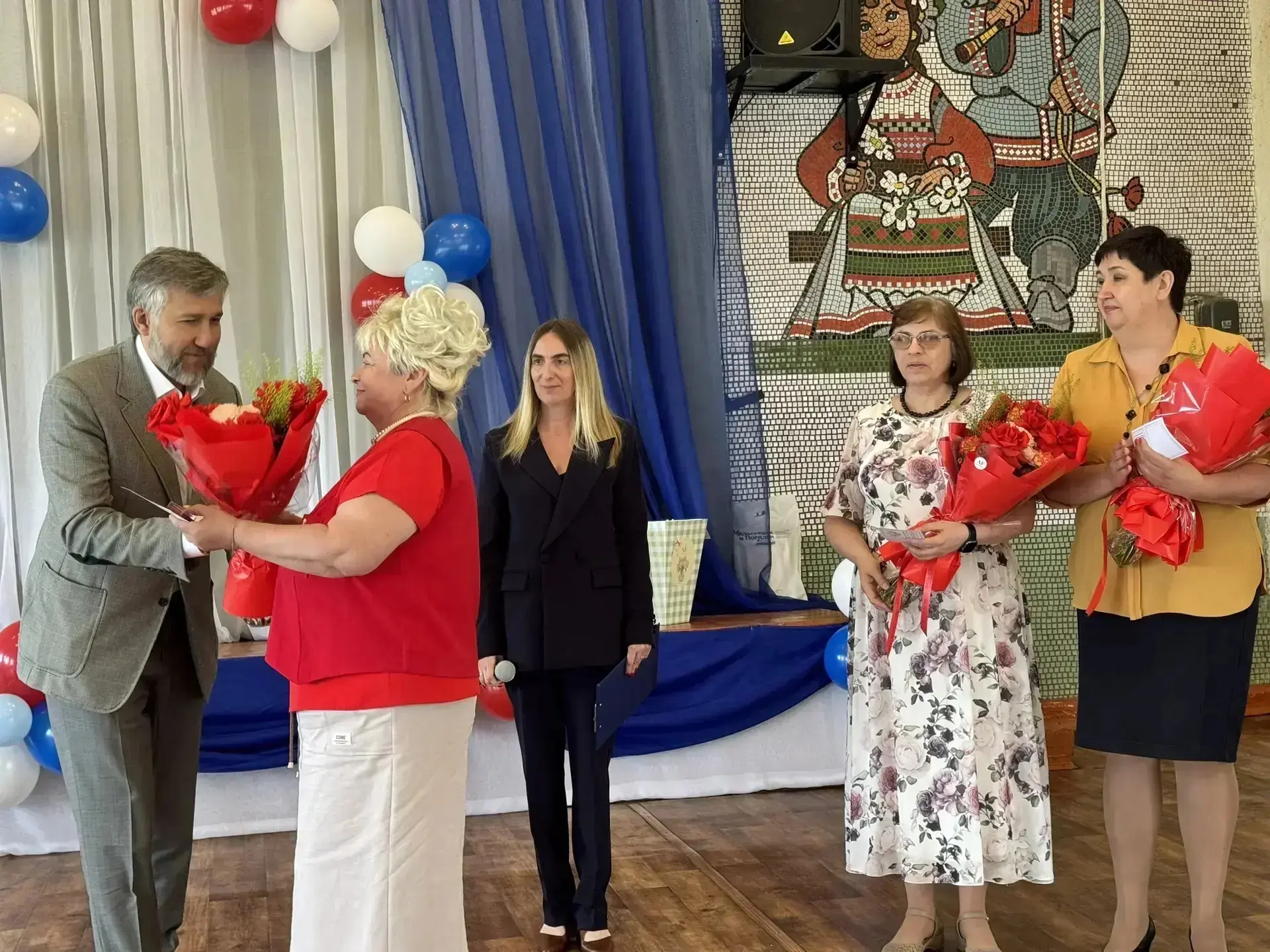 Поздравляем Елену Николаевну Уральскую — педагога‑психолога МБОУ "Глубоковская ООШ"! 👏
