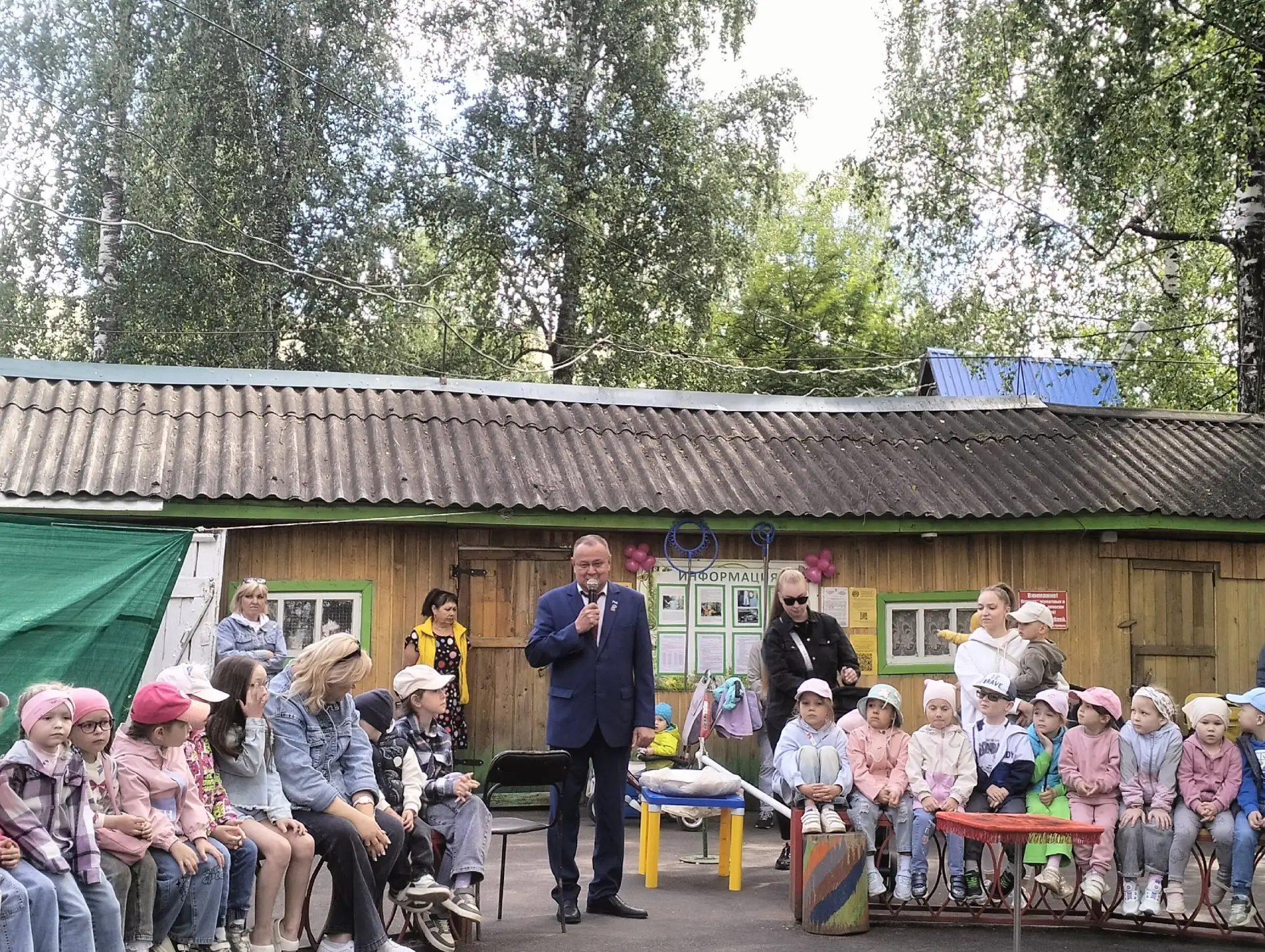👫🍦🛴🤸Сегодня в Медведевском мини-зоопарке особенно многолюдно, проходят мероприятия ...