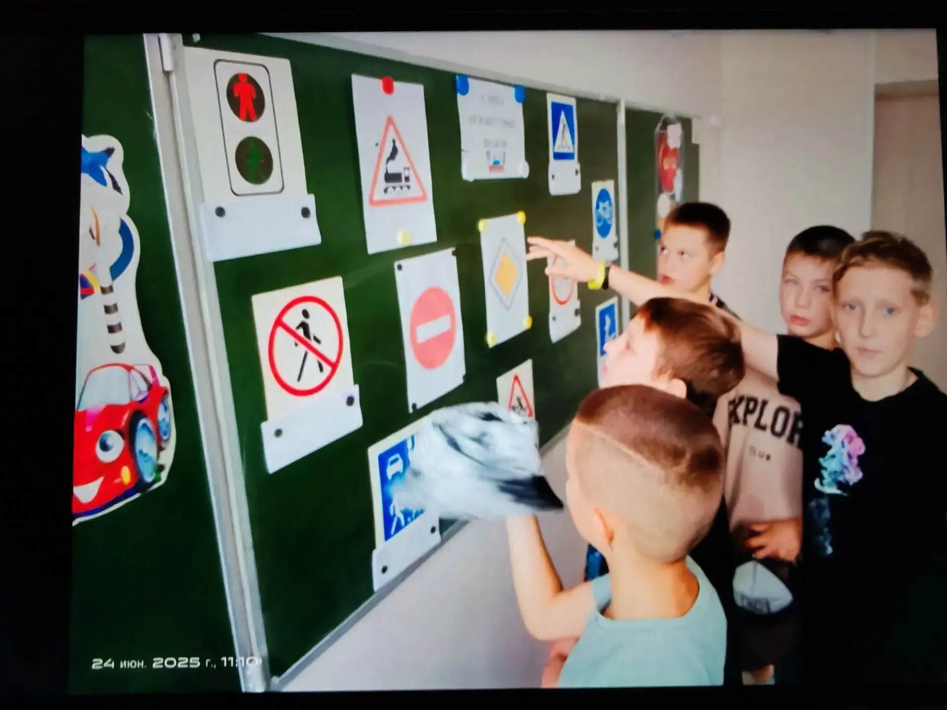 В дошкольных и школьных отделениях МБОУ ЦО N4 проходит социальный раунд "Некуда спешить...