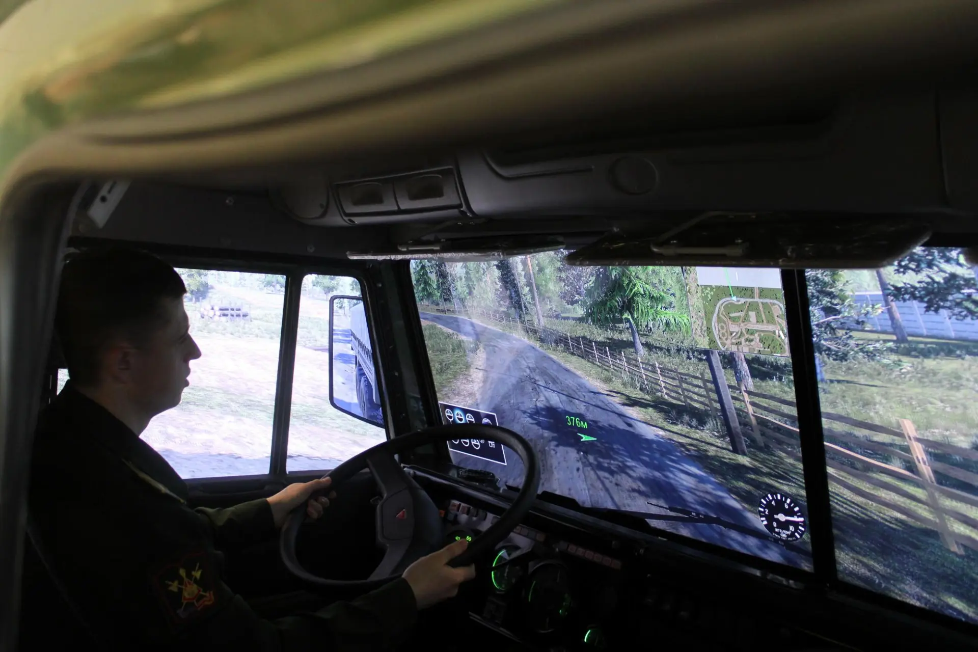 🚛 От тренажёров до полевых условий: как готовят военных водителей в Петергофе
