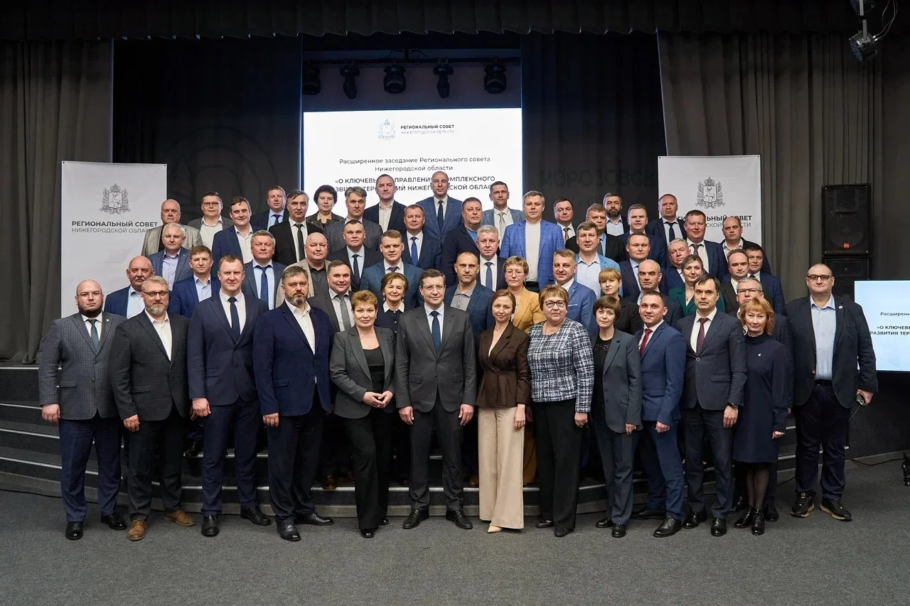 Сегодня мы поздравляем муниципальных служащих, депутатов и работников органов местного ...
