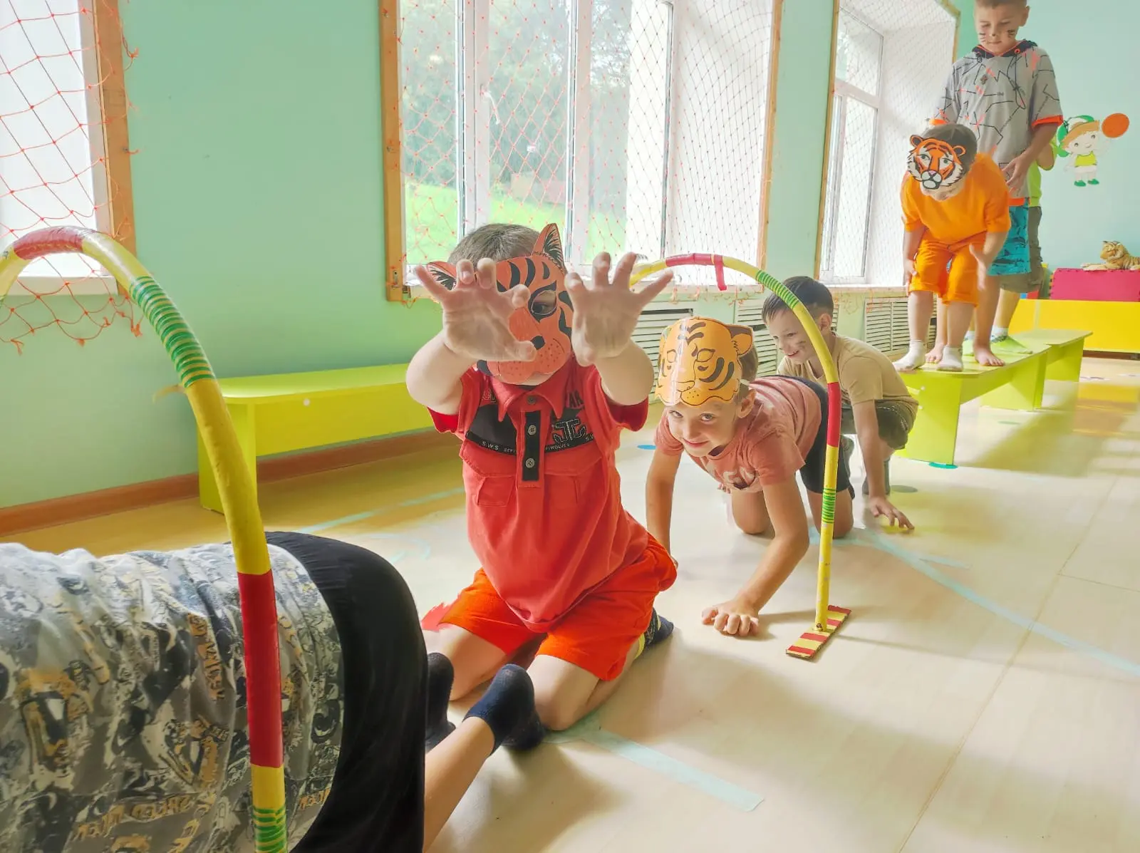 🐯🎉 В спортзале и на улице прошли весёлые спортивные развлечения -- дети проходили «ти...