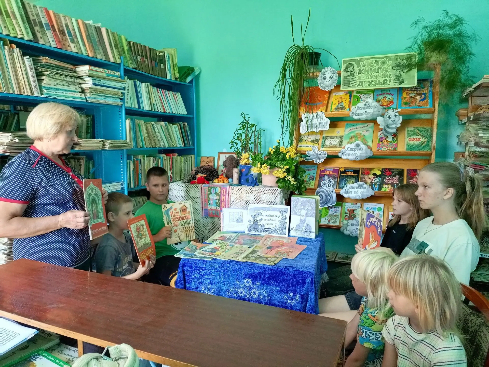 Библиотекарь Кузьминичской сельской библиотеки Кубарева В. В. провела для детей час русской сказки "