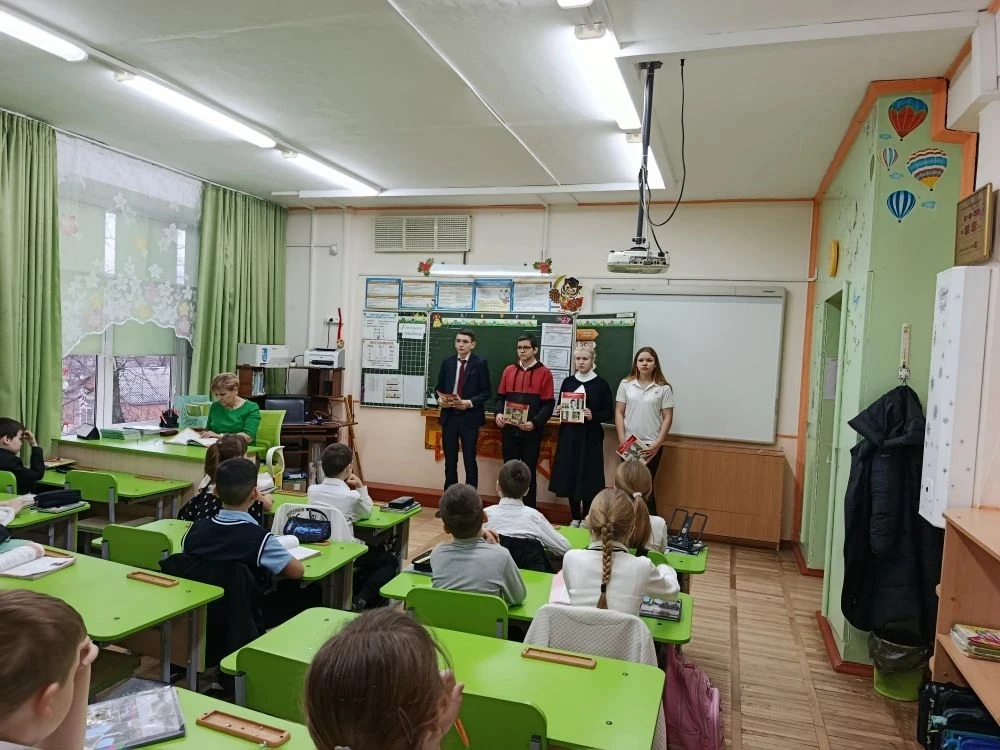 Вновь команда юных краеведов нашей школы в работе! 🎉 Сегодня ребята провели информационные пятиминут