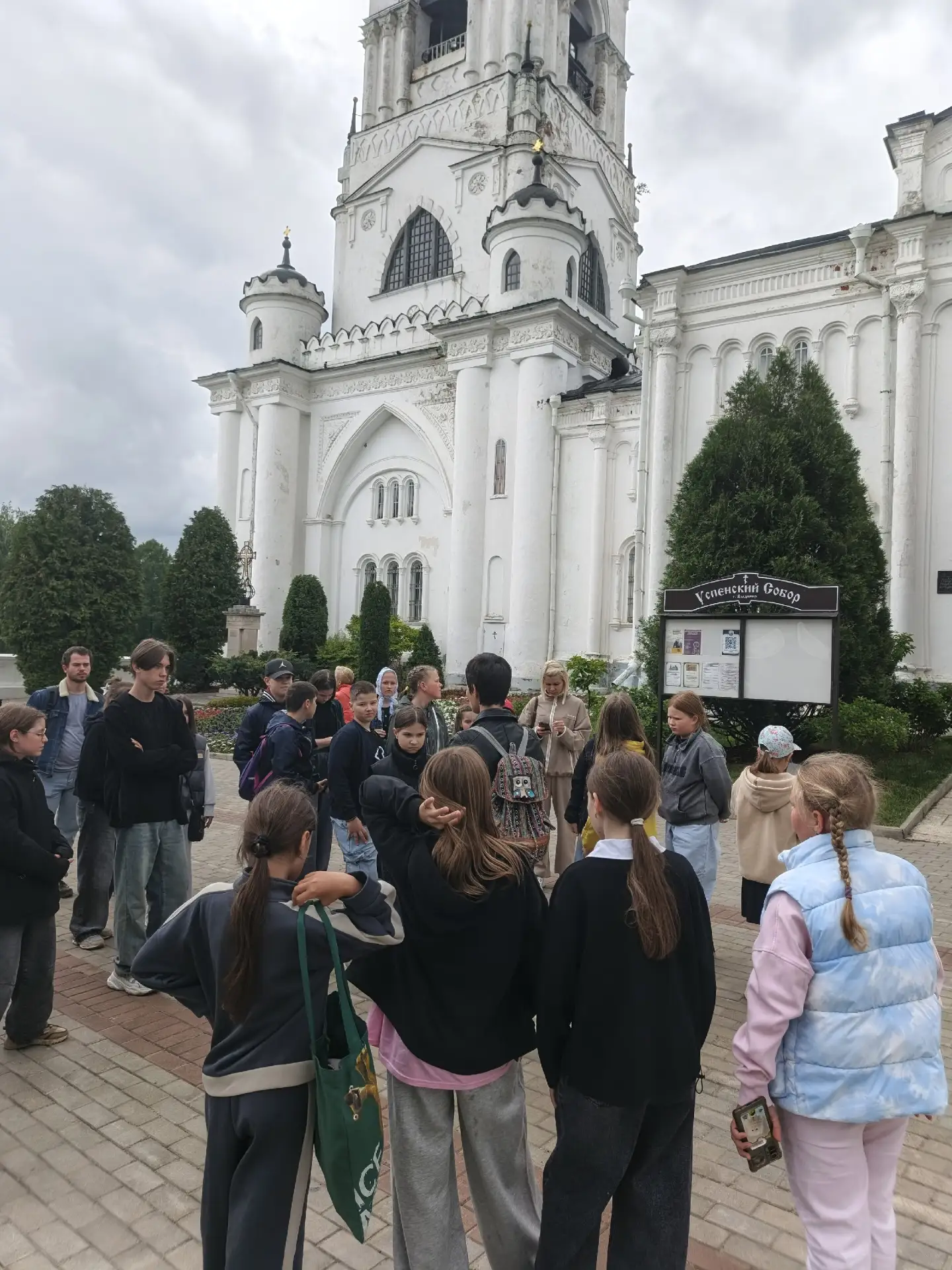 Юные художники покоряют Владимир   
   2 июня 2026 г. ученики Красносельской детской художественной 