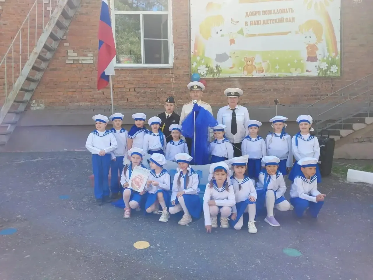 🇷🇺 КО ДНЮ РОССИИ

Россия в сердце с детства: главная тема лета ☀️в детском саду № 14 — «Моя страна