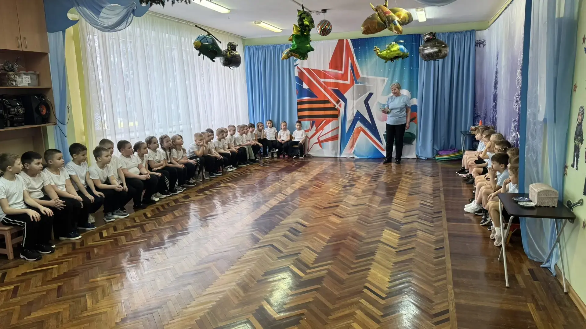 Гордость и патриотизм: встреча поколений! 🎓👮‍♂️  Сегодня состоялся замечательный патриотический праз