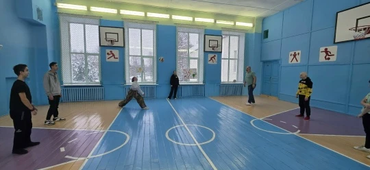 Даже став студентами, многие стремятся вернуться в родные школьные стены. И почему бы э...