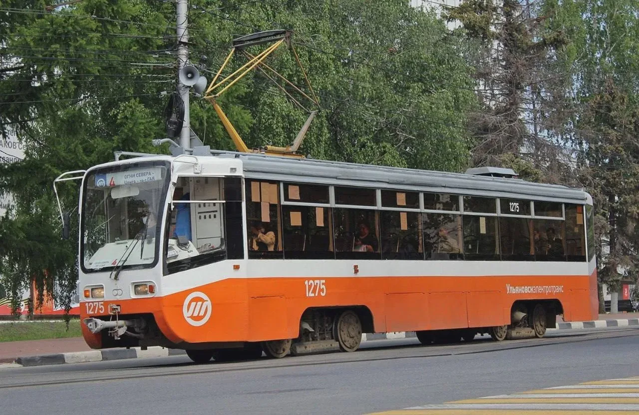 🚋 Дебошир разбил дверь трамвая на «Путепроводе»