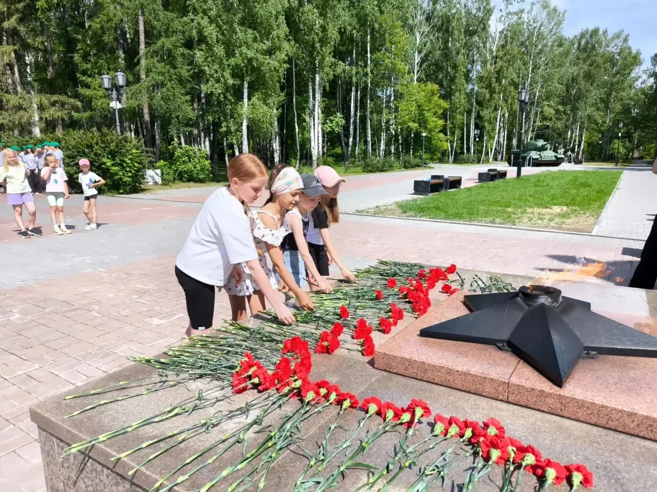 🕯️День памяти и скорби

Сегодня мы вспоминаем одну из самых трагических дат в истории нашей страны 