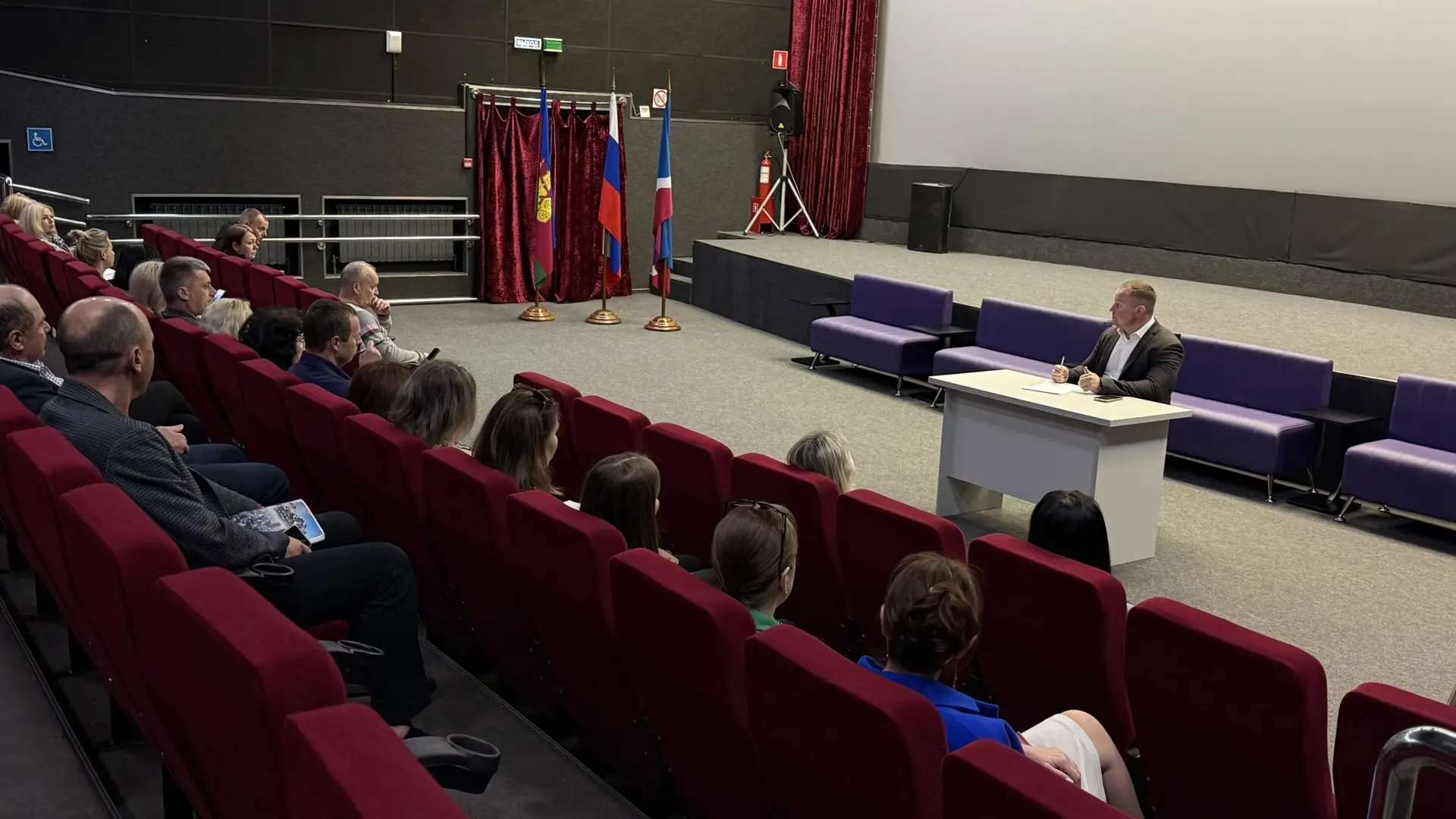 Сегодня глава города провел аппаратную планерку, на которой обсудили текущие задачи и приоритеты ком