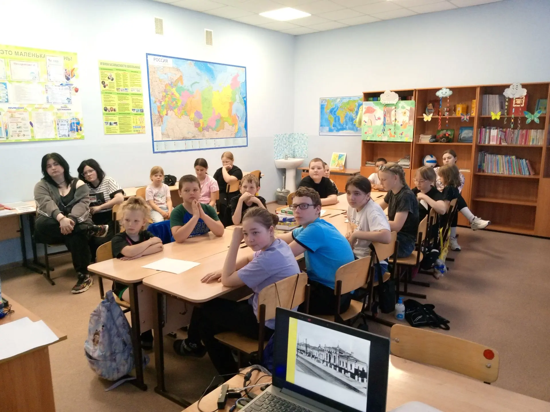 Для детей пришкольного лагеря СОШ № 92 прошёл краеведческий час «Край, в котором я живу».