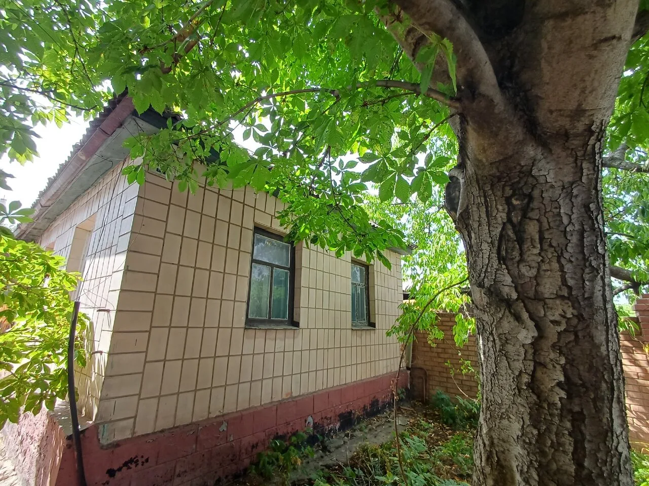 Продам дом ул. Тарасовская р-н кв. Щербакова! Общая площадь 57кв.м.. В доме 2 комнаты, ...