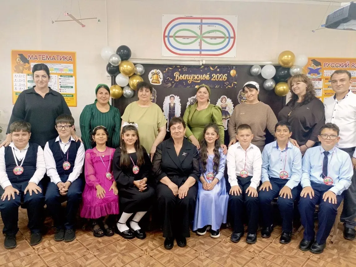 🎓🎉В нашей школе прошёл выпускной у учеников 4 класса. Ребята попрощались с начальной ...