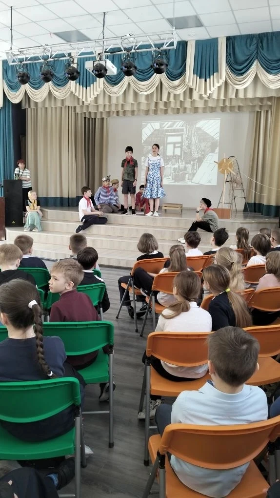 #ЦО_школа18  Спектакль «Тимур и его команда» глазами детей! 🎭  Наши активисты, ученики  6 класса пок