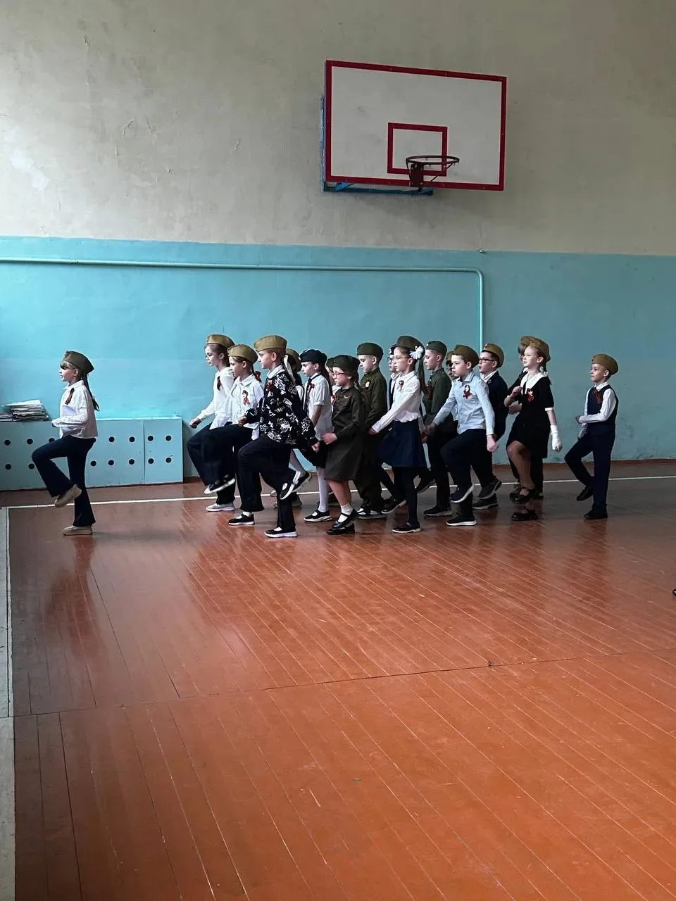 Еще те, кто впервые принимал участие в смотре строя и песни, посвященном Великой Победе- параллель 3