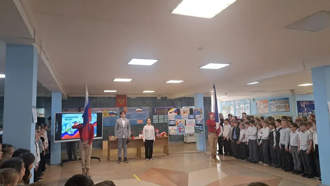 ✨🇷🇺 В единстве — наша сила! 🇷🇺✨ Сегодня в нашей школе состоялась торжественная линейка, посвященная 