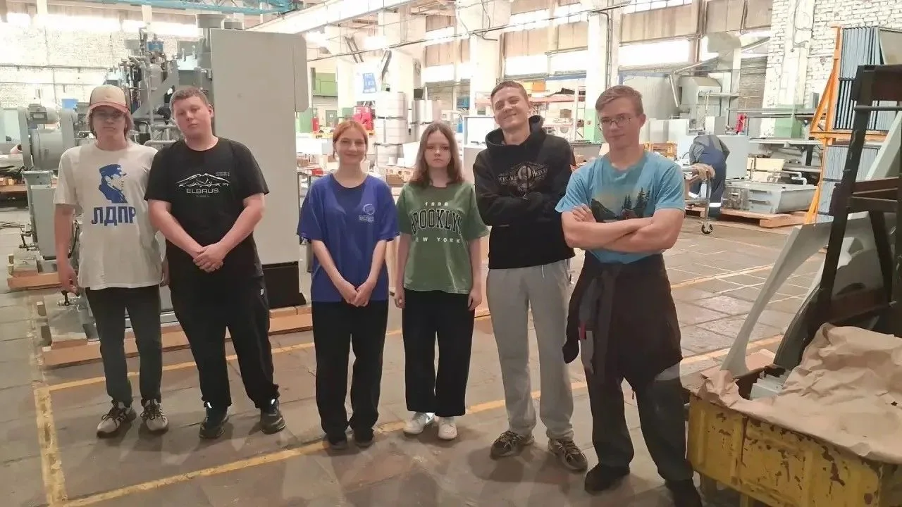 🏭 Знакомство с профессиями: старшеклассники Вязьмы побывали на машиностроительном заводе!
 
17 июня