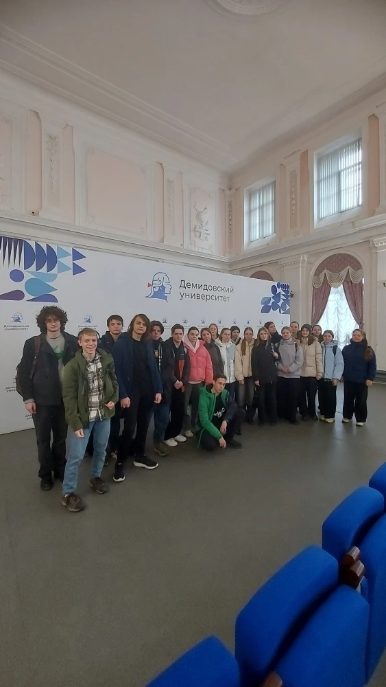 Пока старшие коллеги тренируются на пунктах проведения ЕГЭ, десятиклассники имеют возмо...