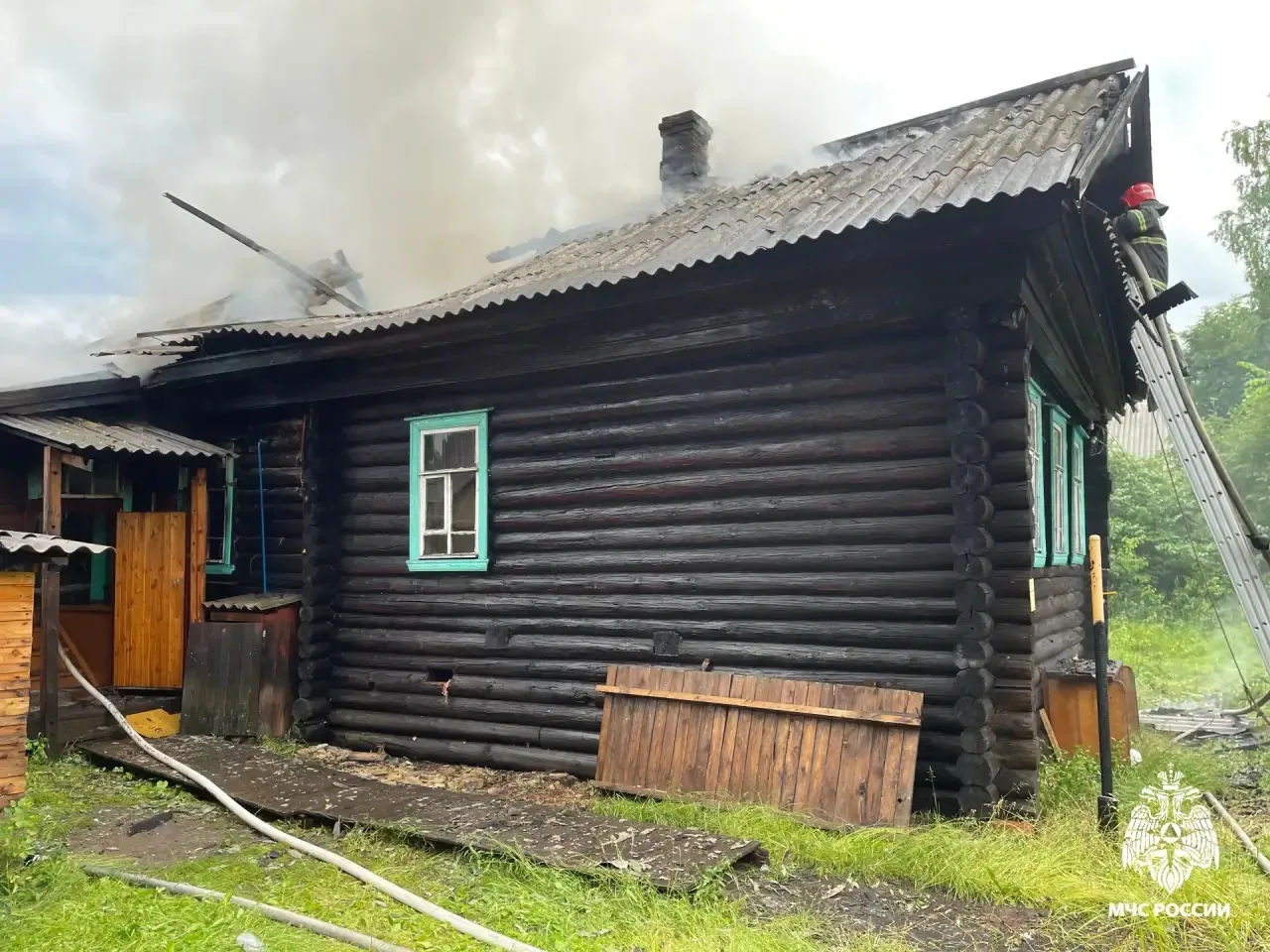 🔥 В Нее дотла выгорел частный жилой дом

Ночью 16 июня в городе Нея произошел крупный пожар. В 03:5