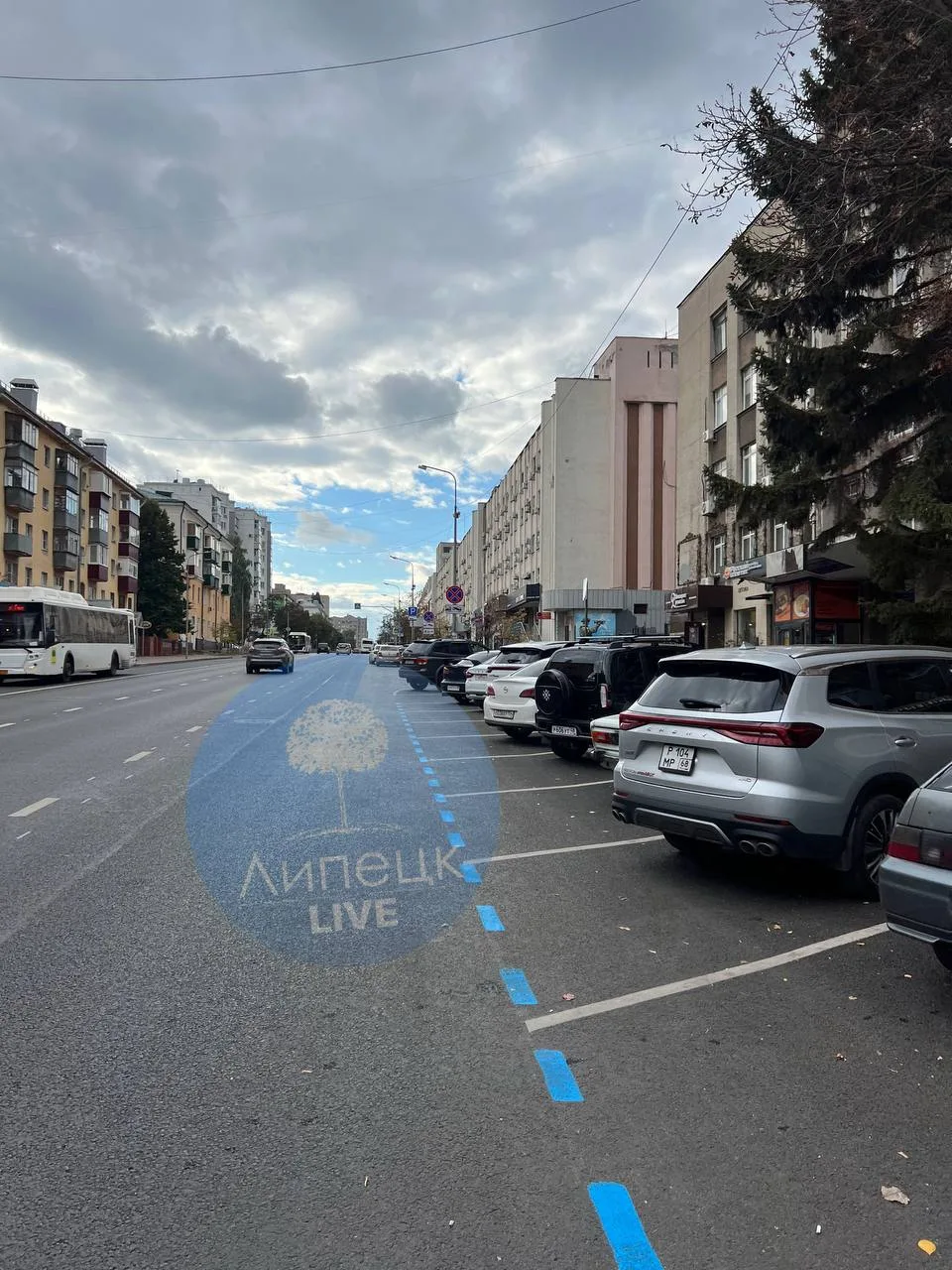 🚗 В Липецке начали наносить разметку под новые платные парковки — появится около 2500 ...