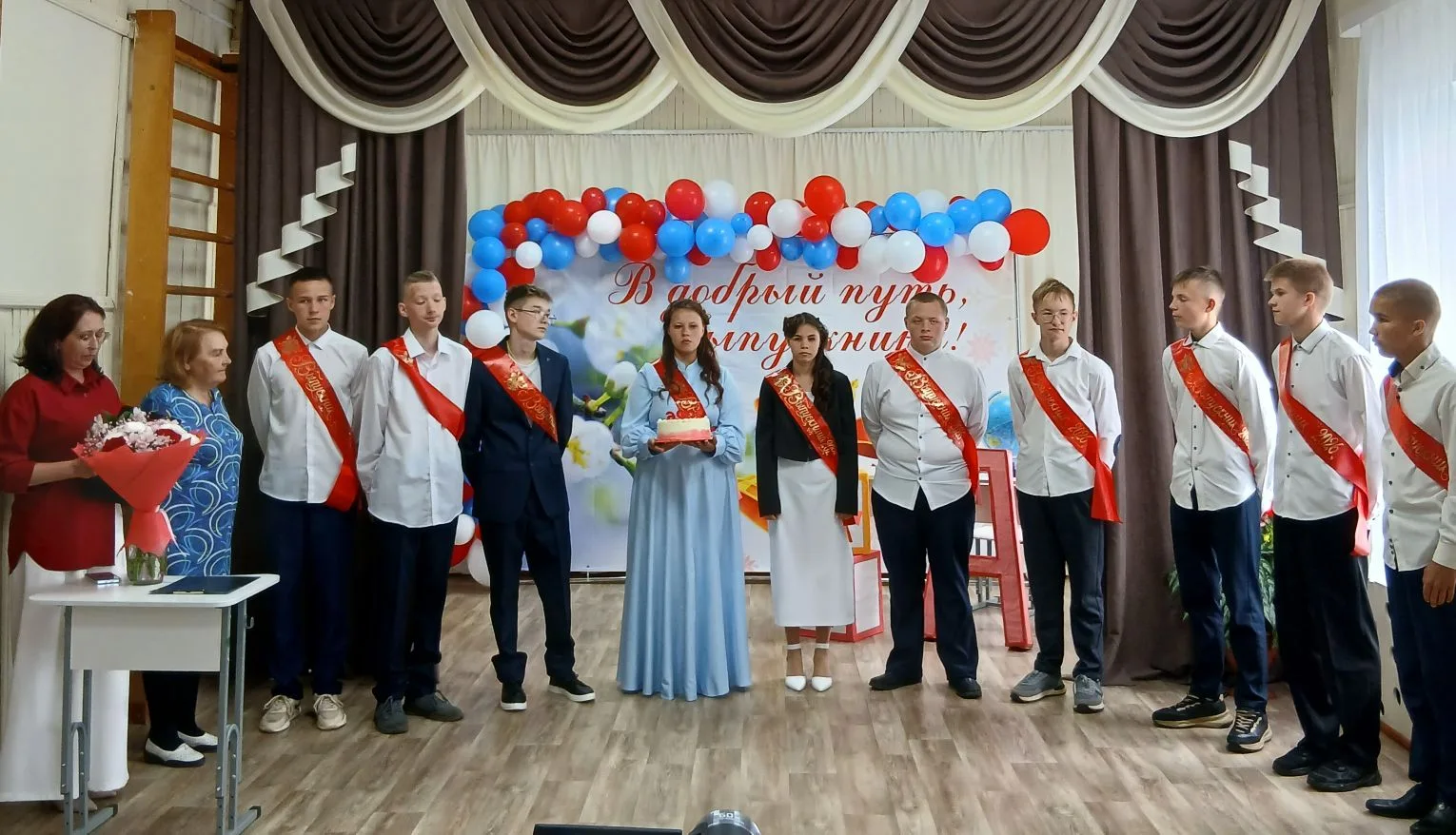 Прощание с детством: наш 9-й класс получил путёвку в жизнь! ✨