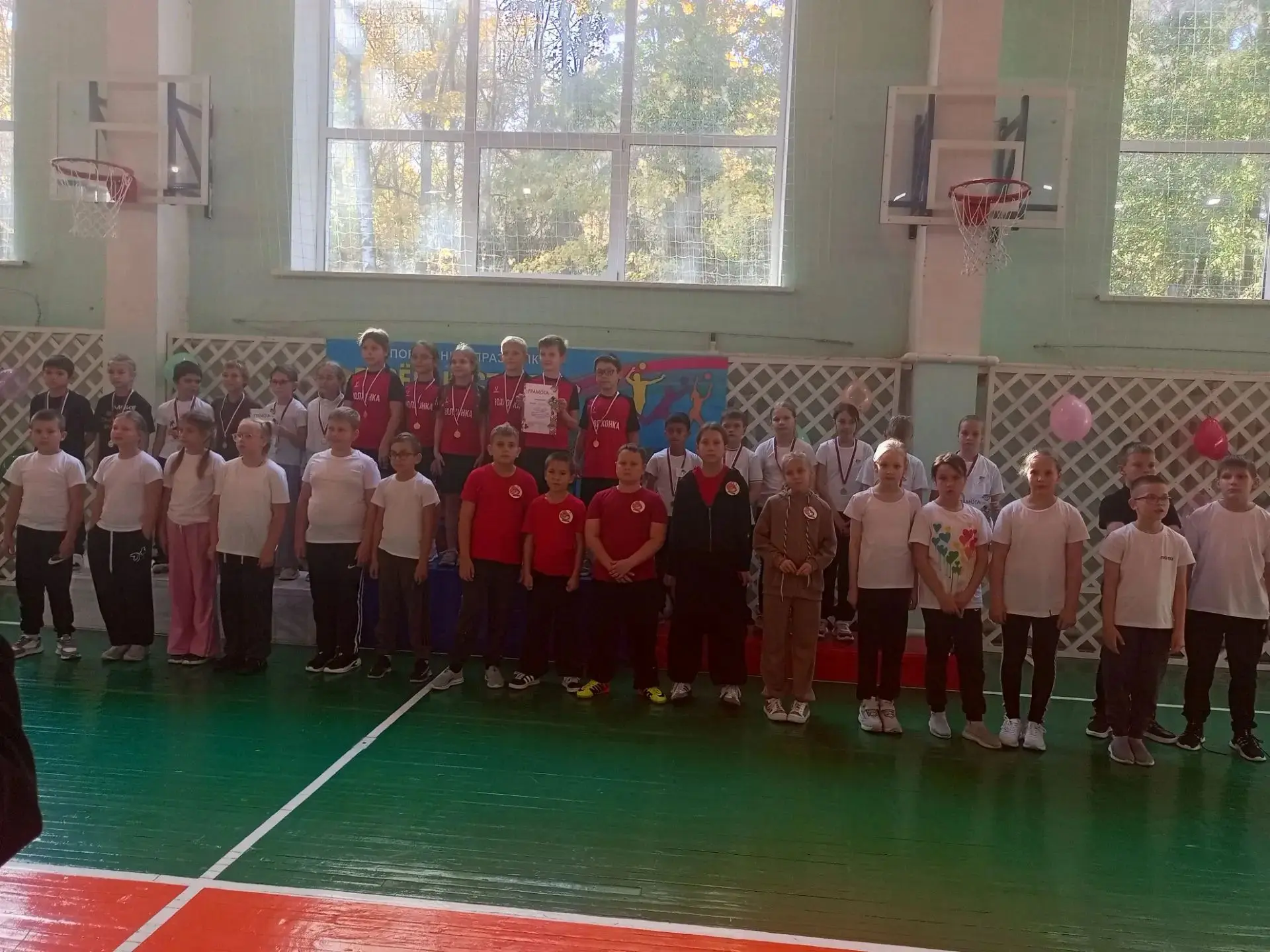 Сегодня ученики 4 класса приняли участие в «Весёлых стартах» — и это было по-настоящему...