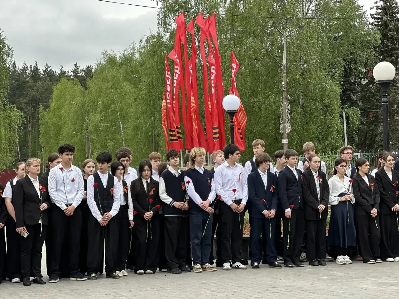 🕊️Сегодня в преддверии Дня Великой Победы у памятника воинам, погибшим в годы войны, прошёл торжеств