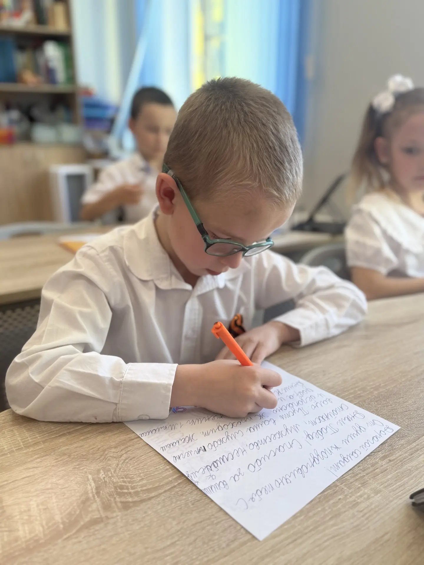 Маленькие письма — большая поддержка! ✉️❤️  Сегодня наш  1М класс написали трогательные послания бой