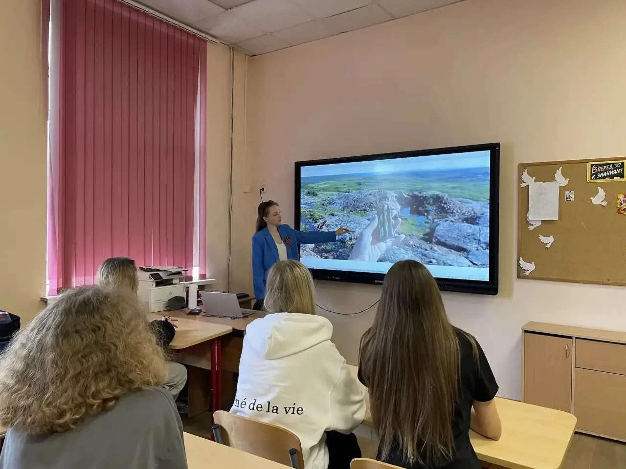 «Живая память»: как прошёл урок истории, посвящённый Дню Победы  🇷🇺 В преддверии 9 Мая для учеников 