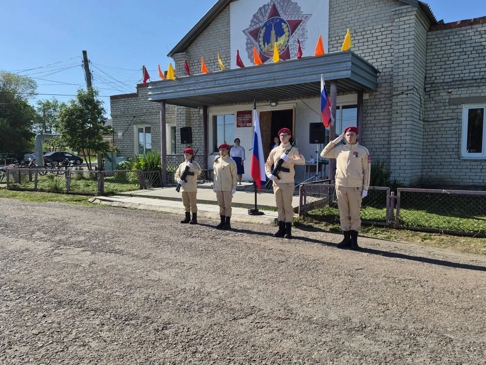 🔔 Прозвенел последний звонок! 
 
Сегодня в нашей школе особенный день — он наполнен звонким смехом,