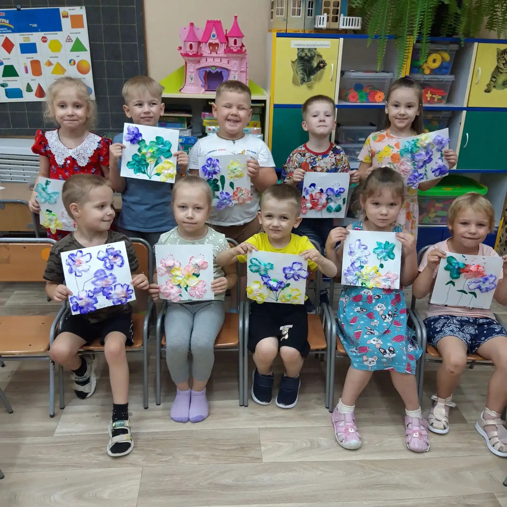 Неделя опытов и экспериментов🔍🧪⚗🌞
 Изучаем свойства бумаги. Конструирование с рисованием "Цветы"�