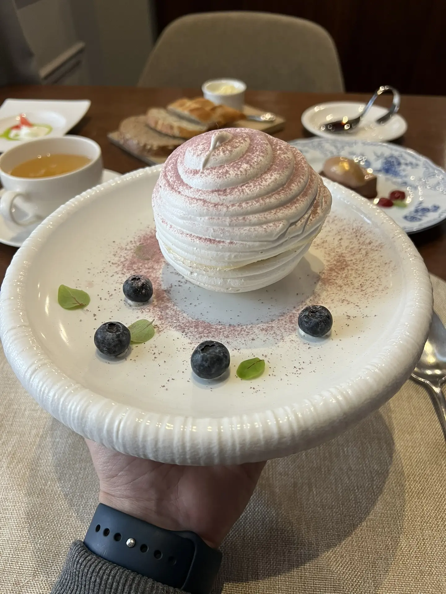 «Анна Павлова» с голубикой в «Троекуровъ»: невесомость вкуса  В ресторане «Троекуровъ» нашли идеальн