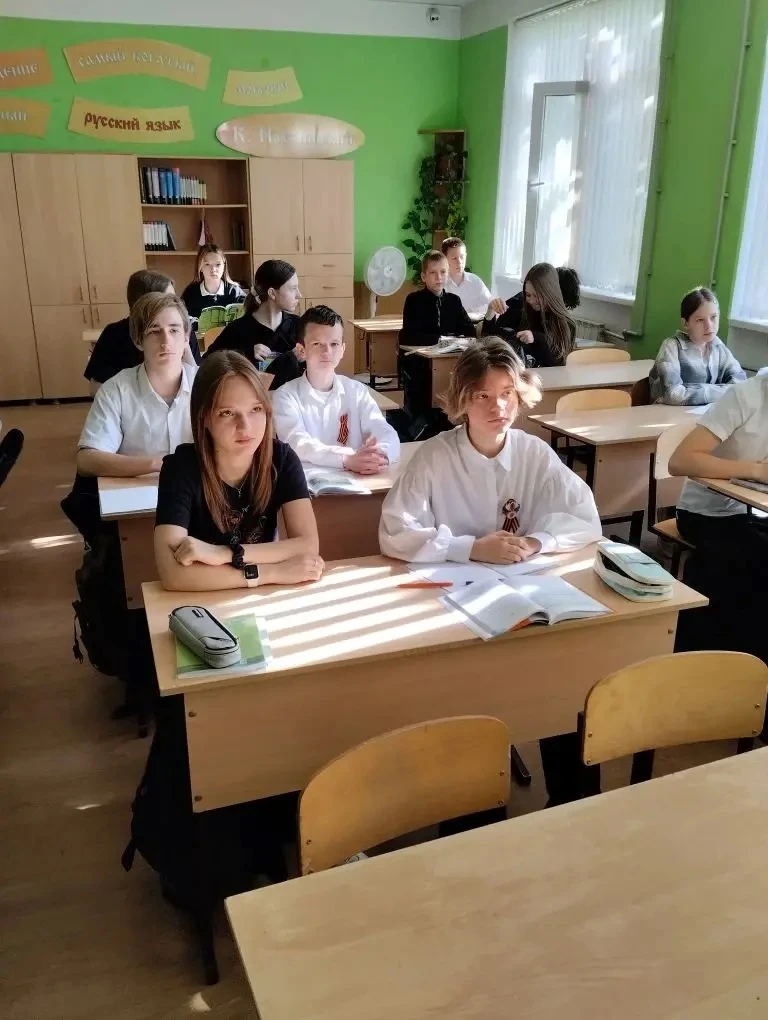 ⭐️В преддверии праздника «День Победы» 7-В классе (классный руководитель Кардаева Е. В.) прошел Урок
