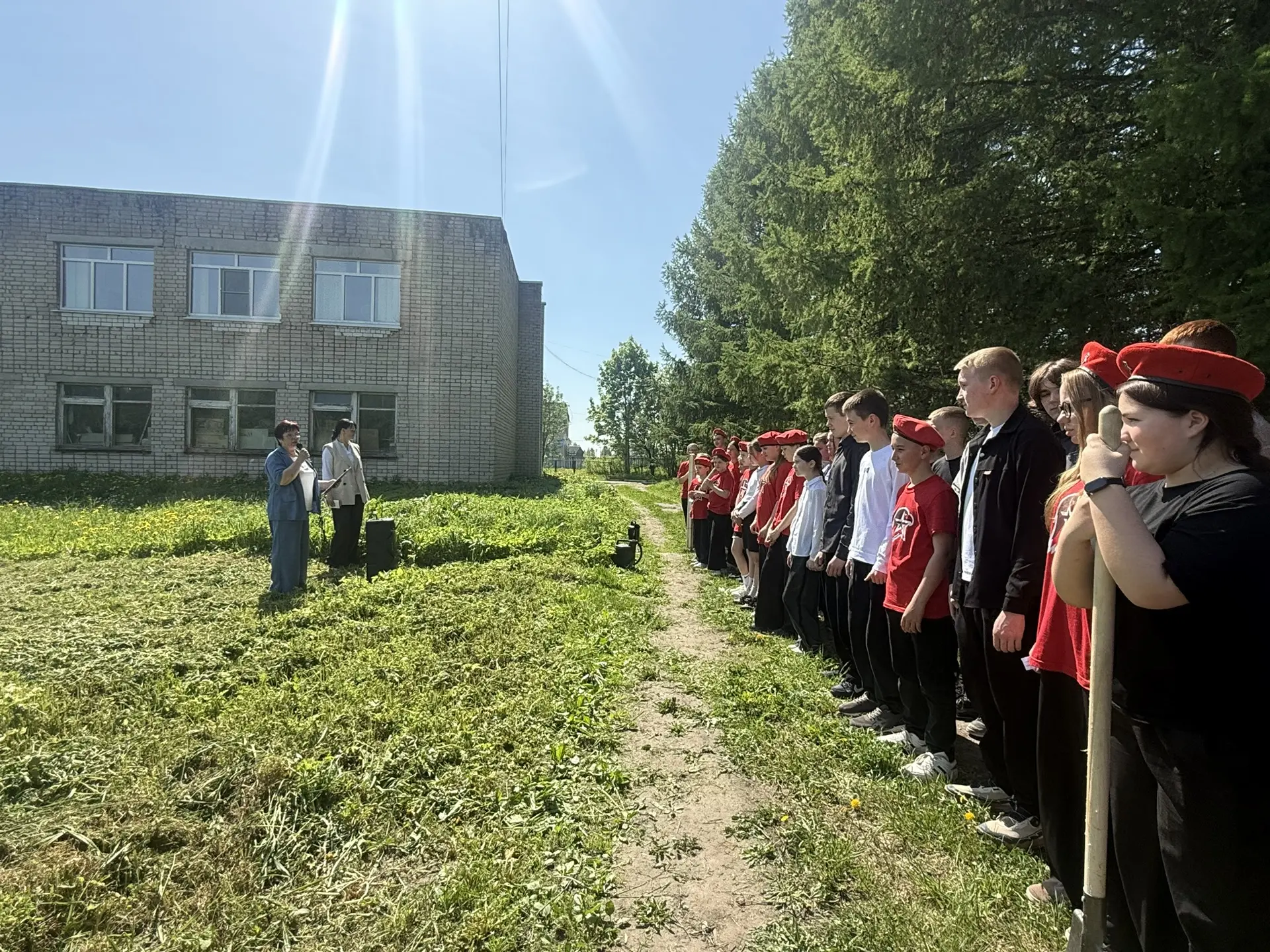 🌱🌳 19 мая Одоевская школа приняла участие во Всероссийской акции «Сад-связь поколений...