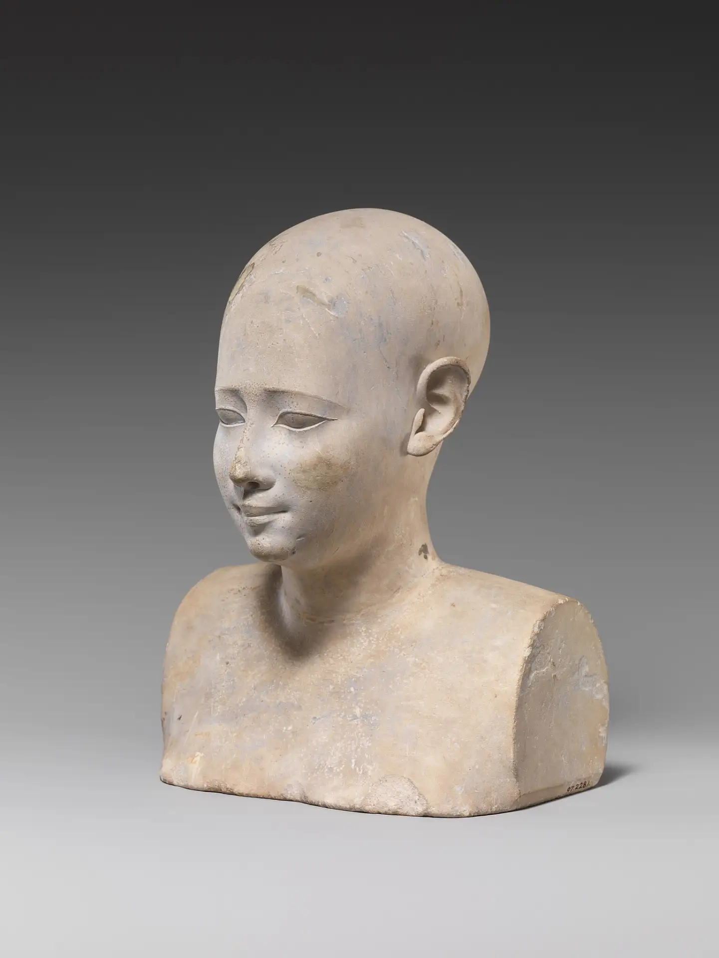Бюст жреца. Известняк. 19 x 14,6 x 12 см. 
Египет. 400–200 гг. до н. э. NYC, The Met.